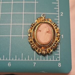 Vintage-Style Pink Cameo Pendant Necklace in Gold Tone